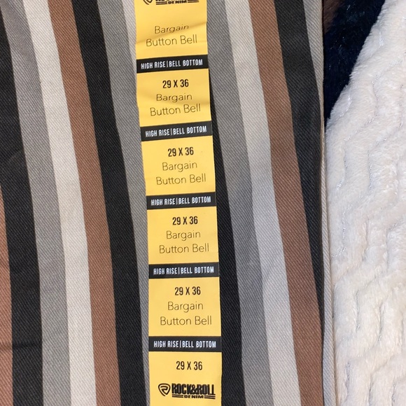 Women’s bell bottom jeans - Picture 4 of 8